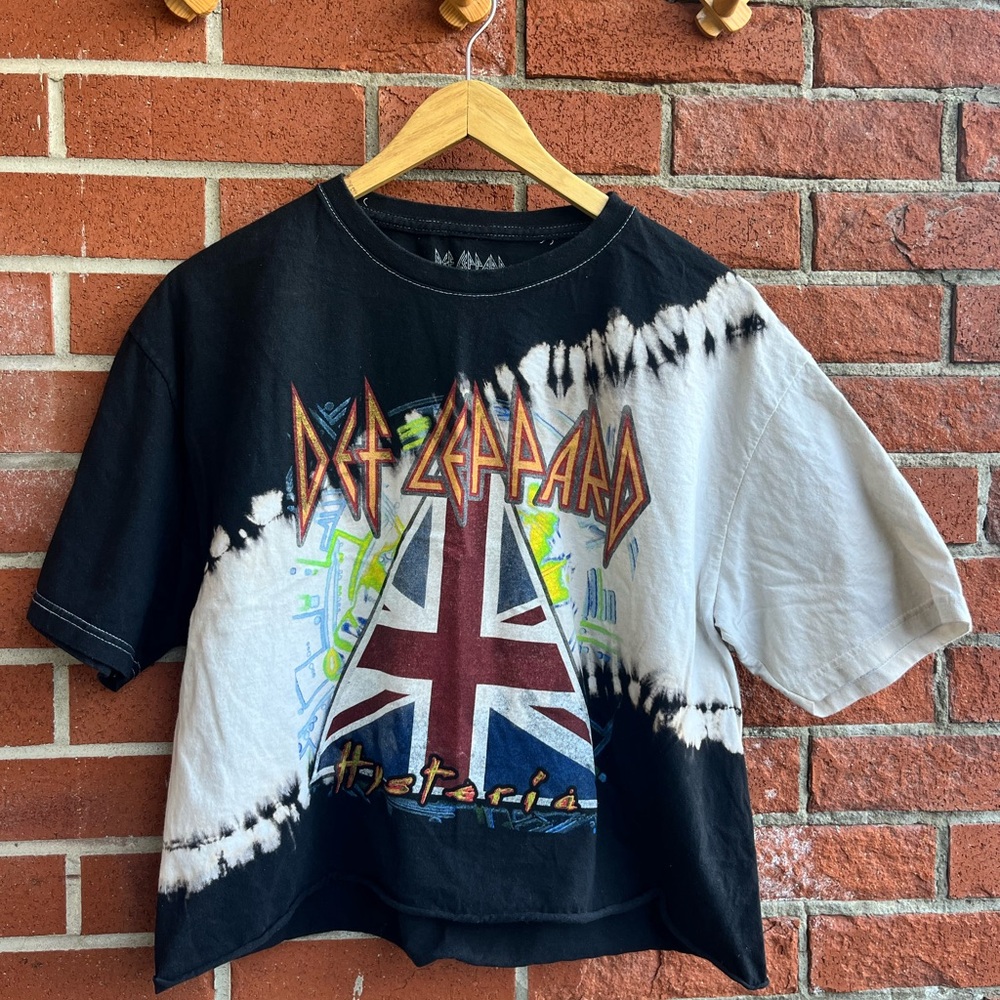 Def Leopard Cropped T-Shirt